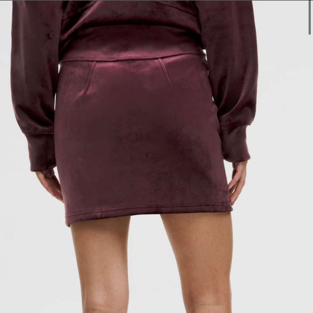 Lululemon Scuba High-Rise Mini Skirt *Velvet
Garnet - Picture 2 of 6